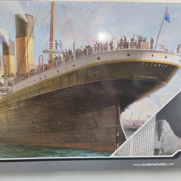 1/700 RMS Titanic Centenary Anniversary | Boats | ACADEMY | Brands | EN